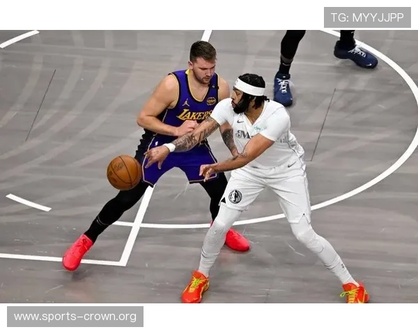 詹姆斯达成里程碑东契奇全能表现湖人险胜力克独行侠争夺季后赛席位